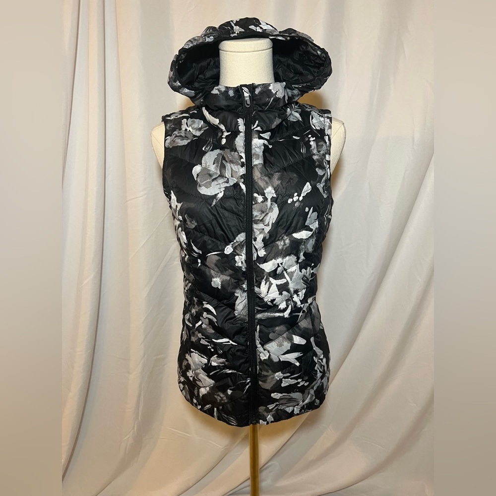 Lole Black Winter Bloom Hooded Down Vest | XS - Picture 2 of 14